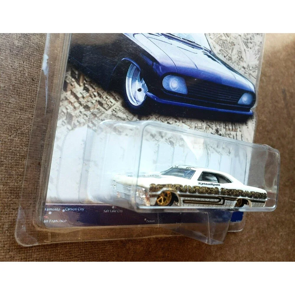 2002 Hot Wheels '65 CHEVY IMPALA White CRUSIN' AMERICA LOWRIDERS SERIES Gold 6SP